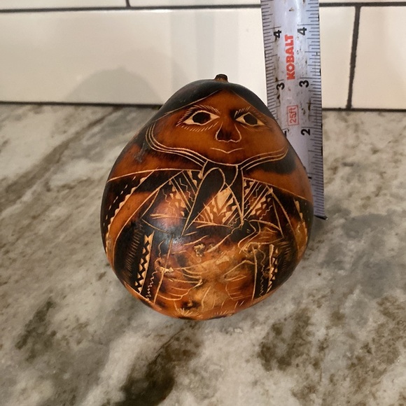Vintage Folk Art Hand Carved Etched Gourd art Peruvian Woman.Folksy artsy rustic - Picture 7 of 8